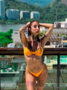 I m sexier than your girlfriend