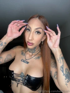 I want u in my dm saying i m your queen