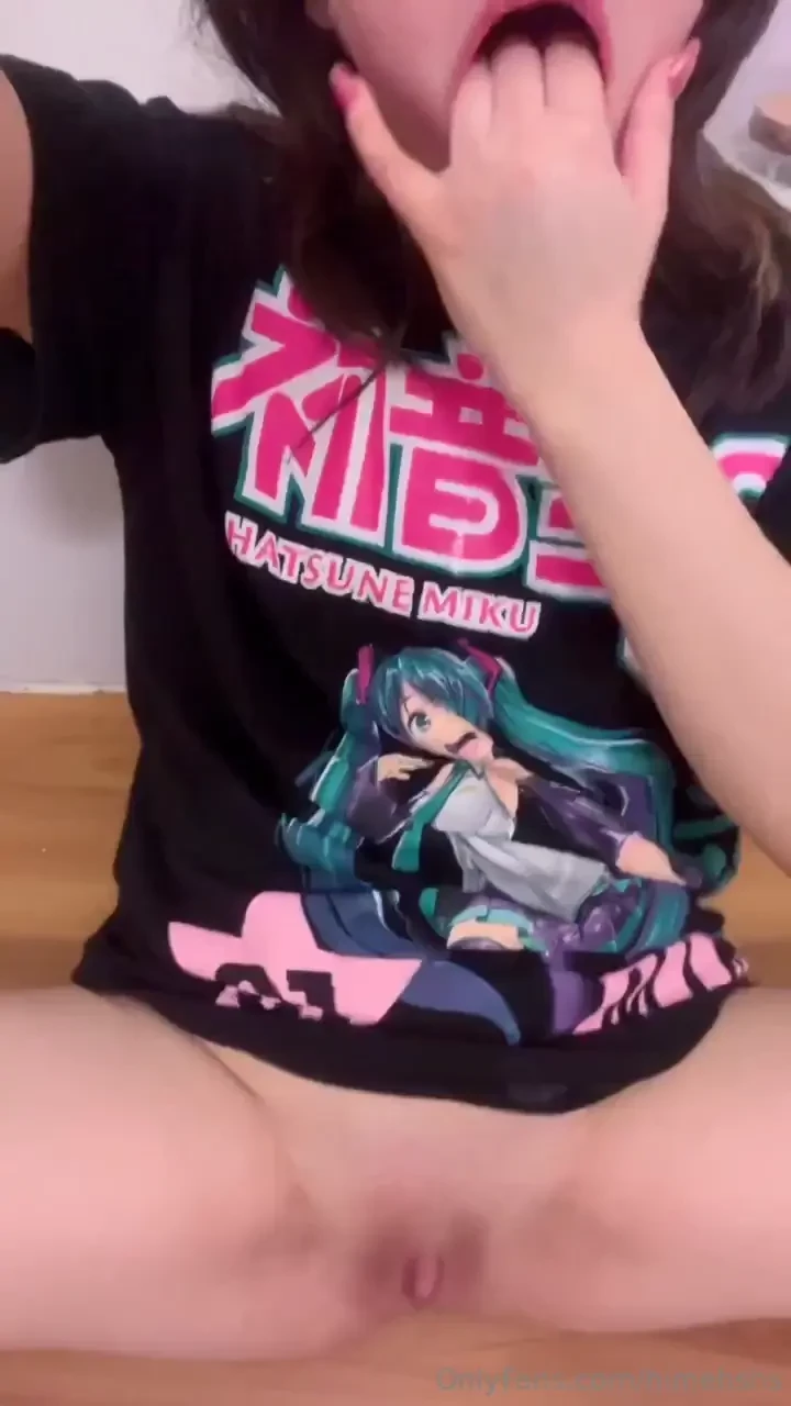 Putting my fingers in my mouth feels so good it keeps my whole pussy 
