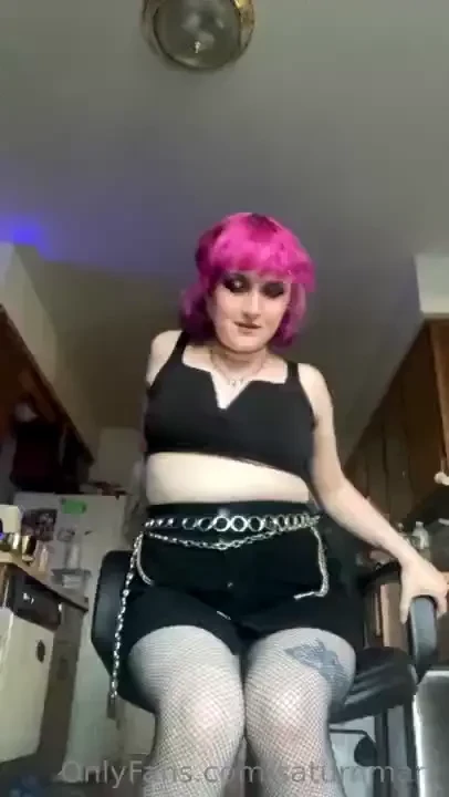 Cleavage or underboob or my fav flashing 