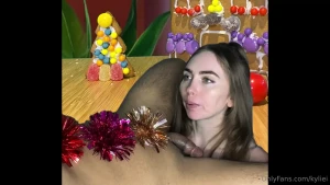 This is some pro fluffing i am holding him mid air and sucking his