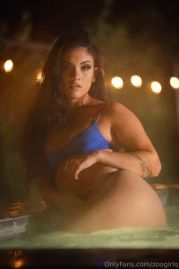 Happpyyy monday i need some help deciding what to post next and wanted