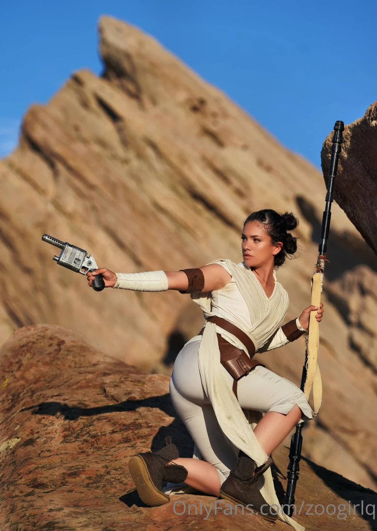 Your little rey of sunshine 16 exclusive hd photos of rey at golden 