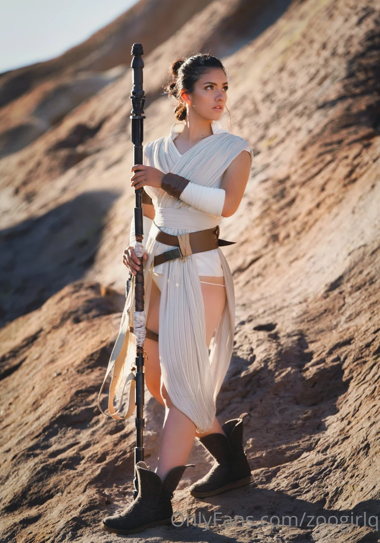 Your little rey of sunshine 16 exclusive hd photos of rey at golden part 1 