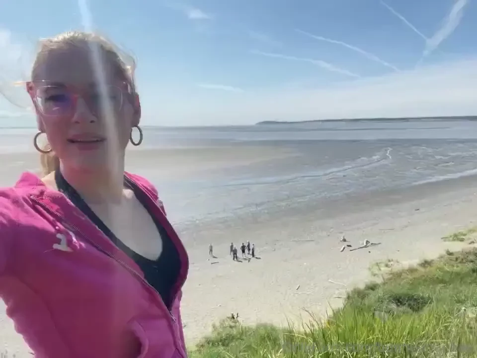 I need to learn how to put my fufu clip on myself so i can walk around 