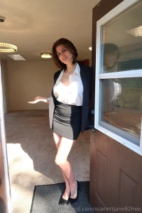 This realtor is ready to do what it takes to get you into a new house