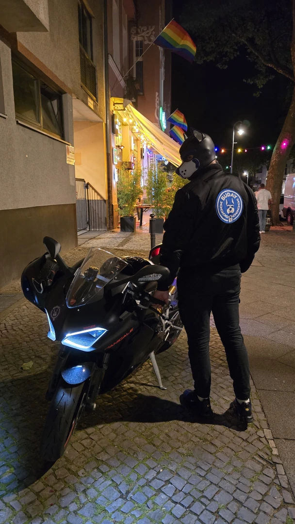 Who wants to go for a ride with daddy buday 