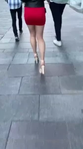 Ute claimer noen lange blikk som gj r meg v t i trusa