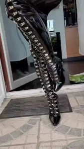 Happy new week in my new boots