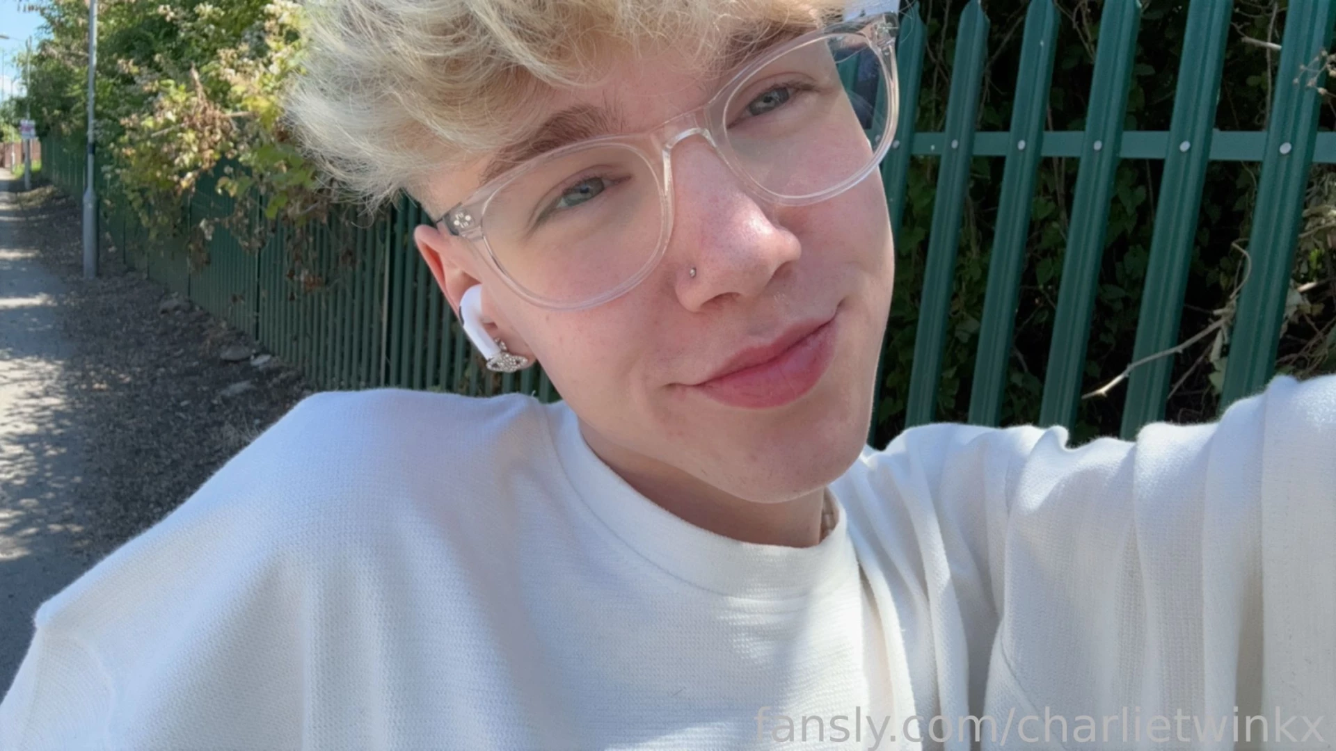 Hey all x just setting up my fansly i ll start uploading things soon 