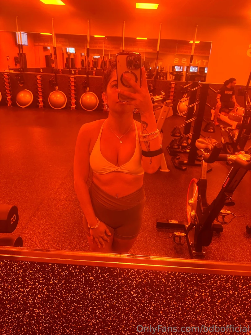 Do you guys wanna see videos from dance classes 