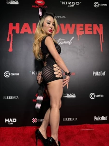 Omg want to see who i did during the crazy halloween party last night