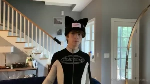 Quick little dump of pics and vid s of my favourite shirt and cute new