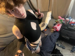 Lil photo dump plus a small vid of me touching my self half naked p part 1