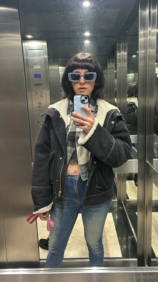 I really want to get fucked on the elevator so much 