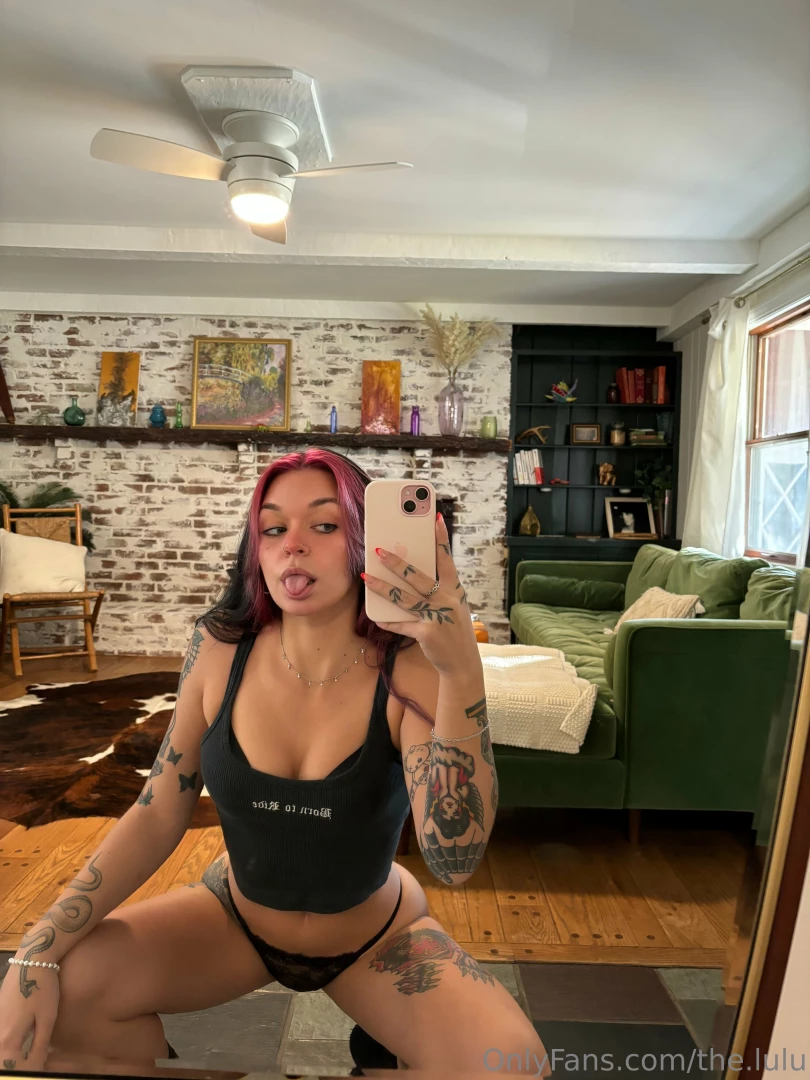 Somebody pay for my nails i ll send you 3 special videos 