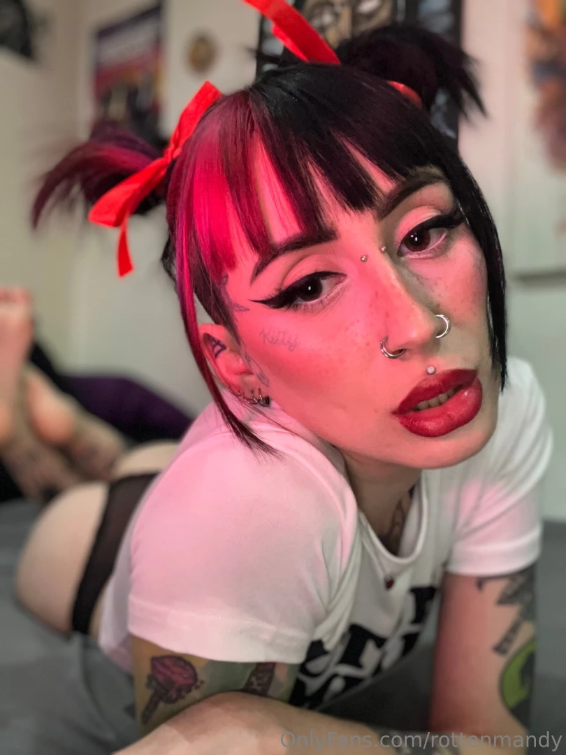 Estoy terriblemente cachonda guapo me ayudas 