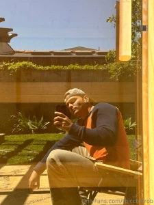 Hi i m going live tomorrow at 5pm pst strip tease show baby bring your