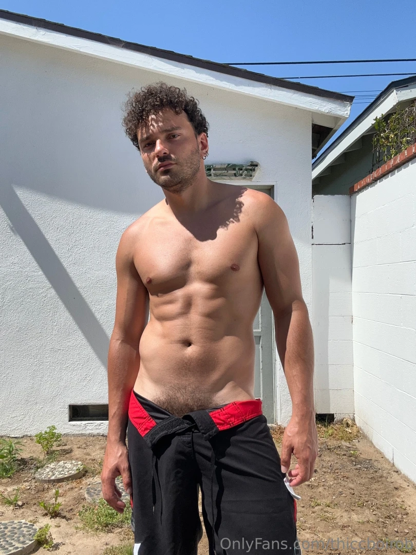 Its bush o clock everyone show me your bush rn 