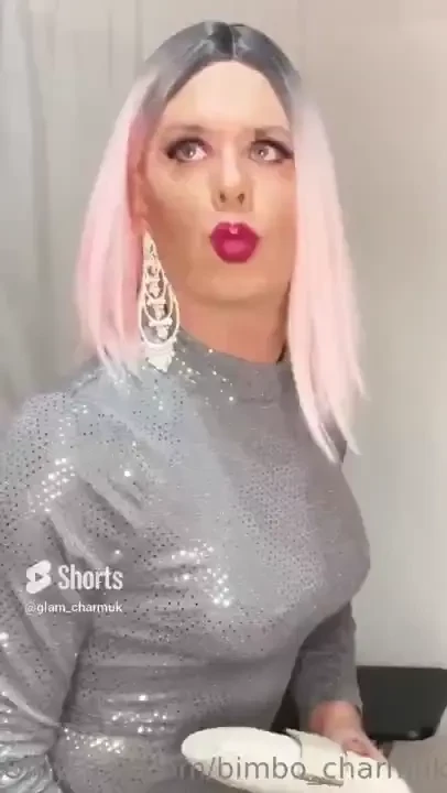 Nothing naughty just being a sexy glam queen 