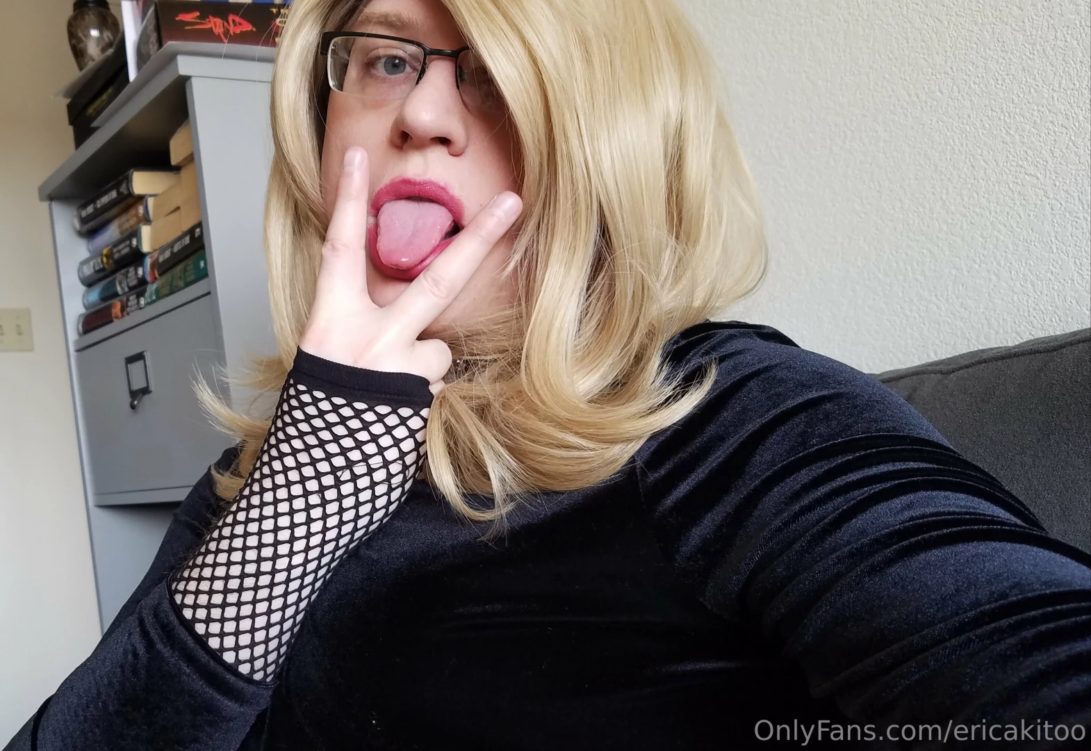 Psa because ive gotten a lot of direct messages with unsolicited lewd 