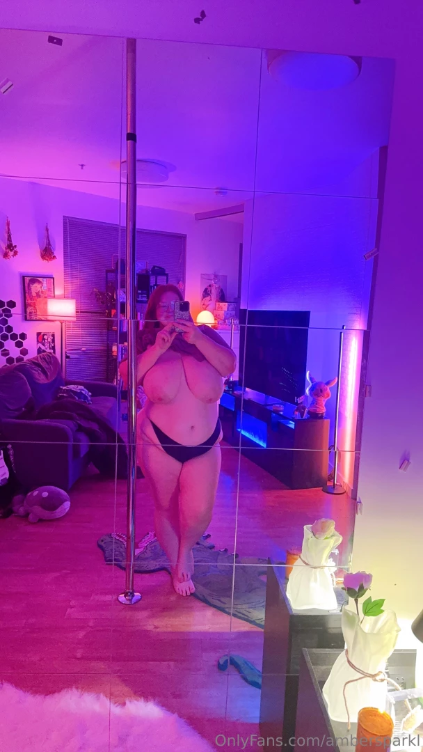 I should take more mirror selfie nudes 