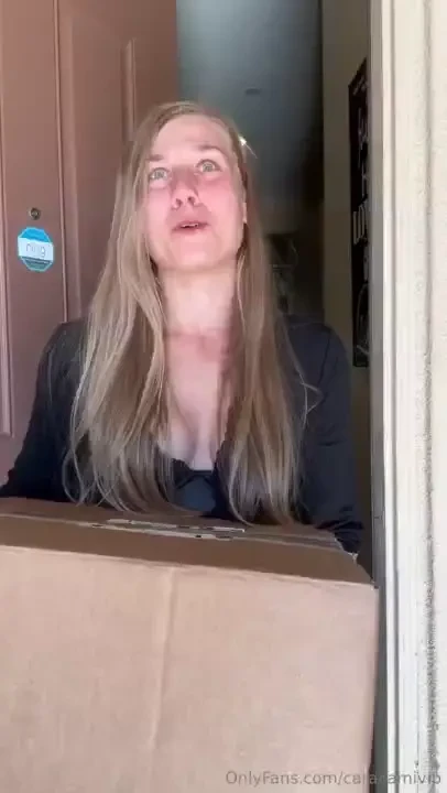 Delivery guy gets surprise ps excuse my language but that was probably 