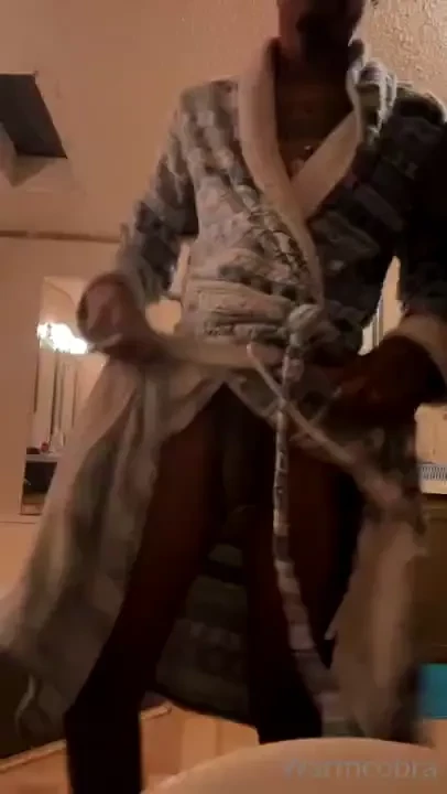 If you see me in a robe just know i m naked asf under it 