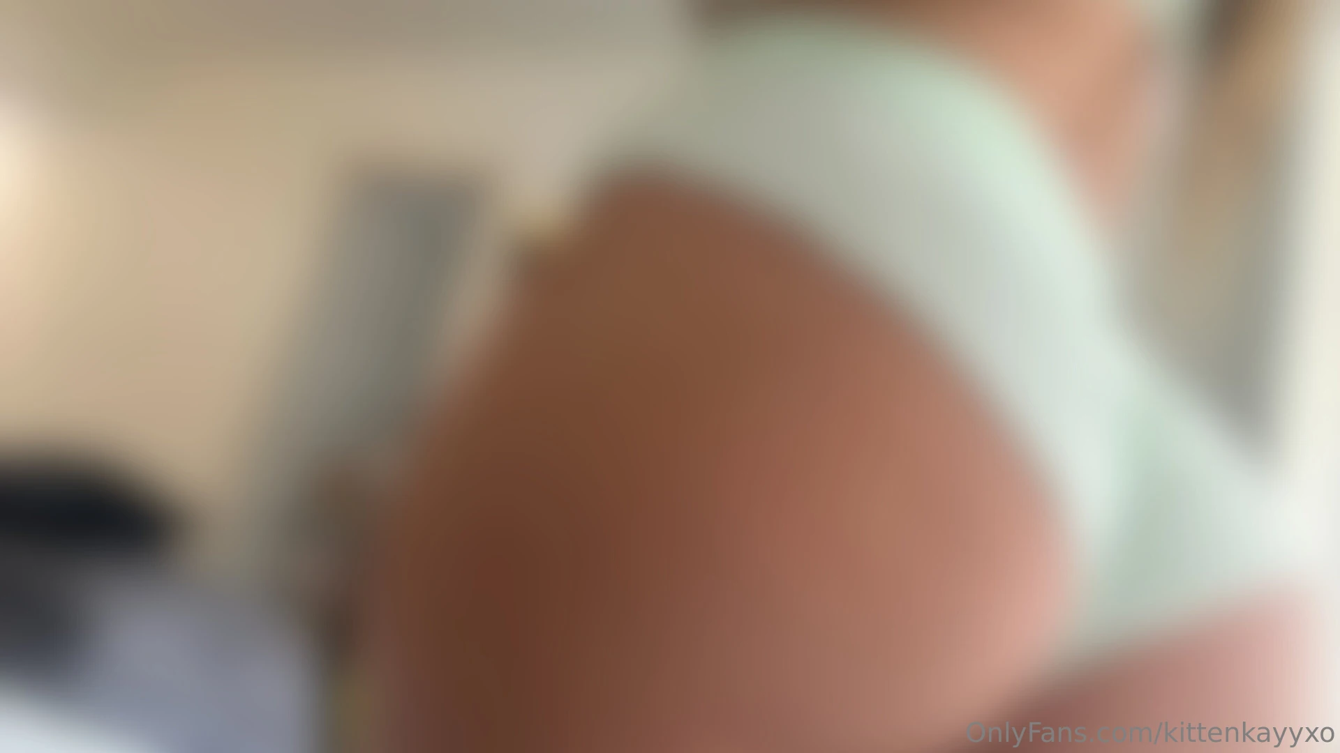 Caught a glimpse of this ass in the mirror and damn had to let you see 