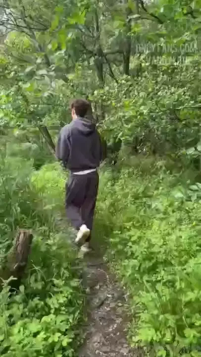 My boyfriend wanted to get sucked off in the woods soo i let him 