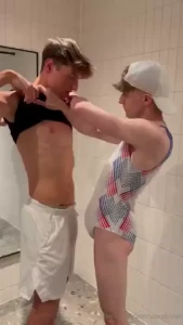 Got teased by my gym bro aiden_twink while during the workout so i