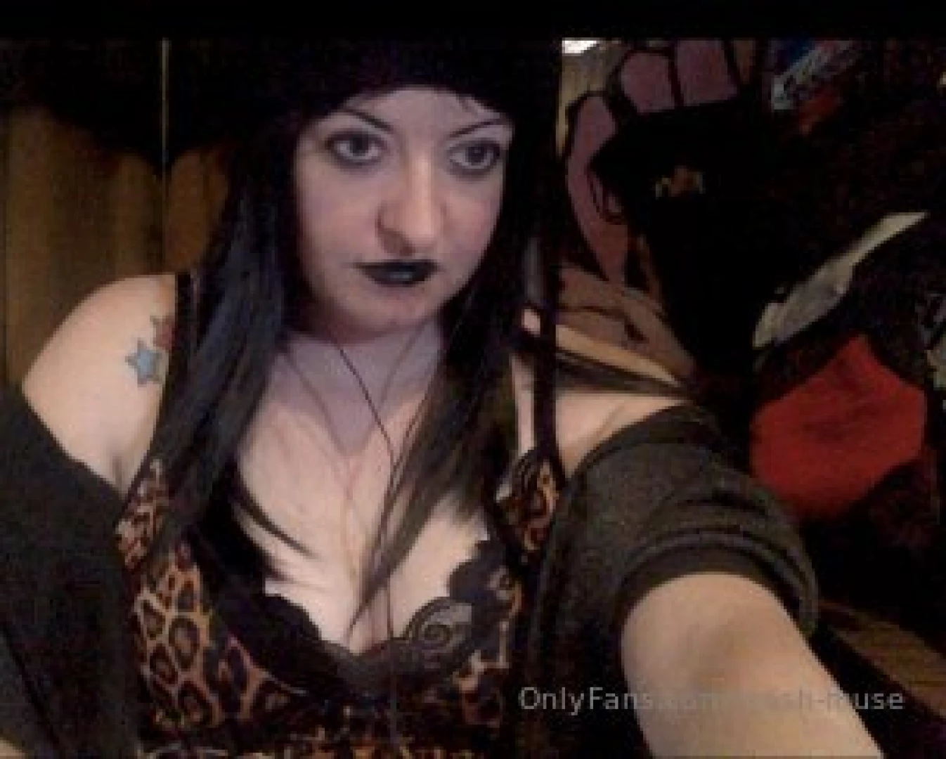 Doing live streams i think i got some links on my bio keep it sfw 