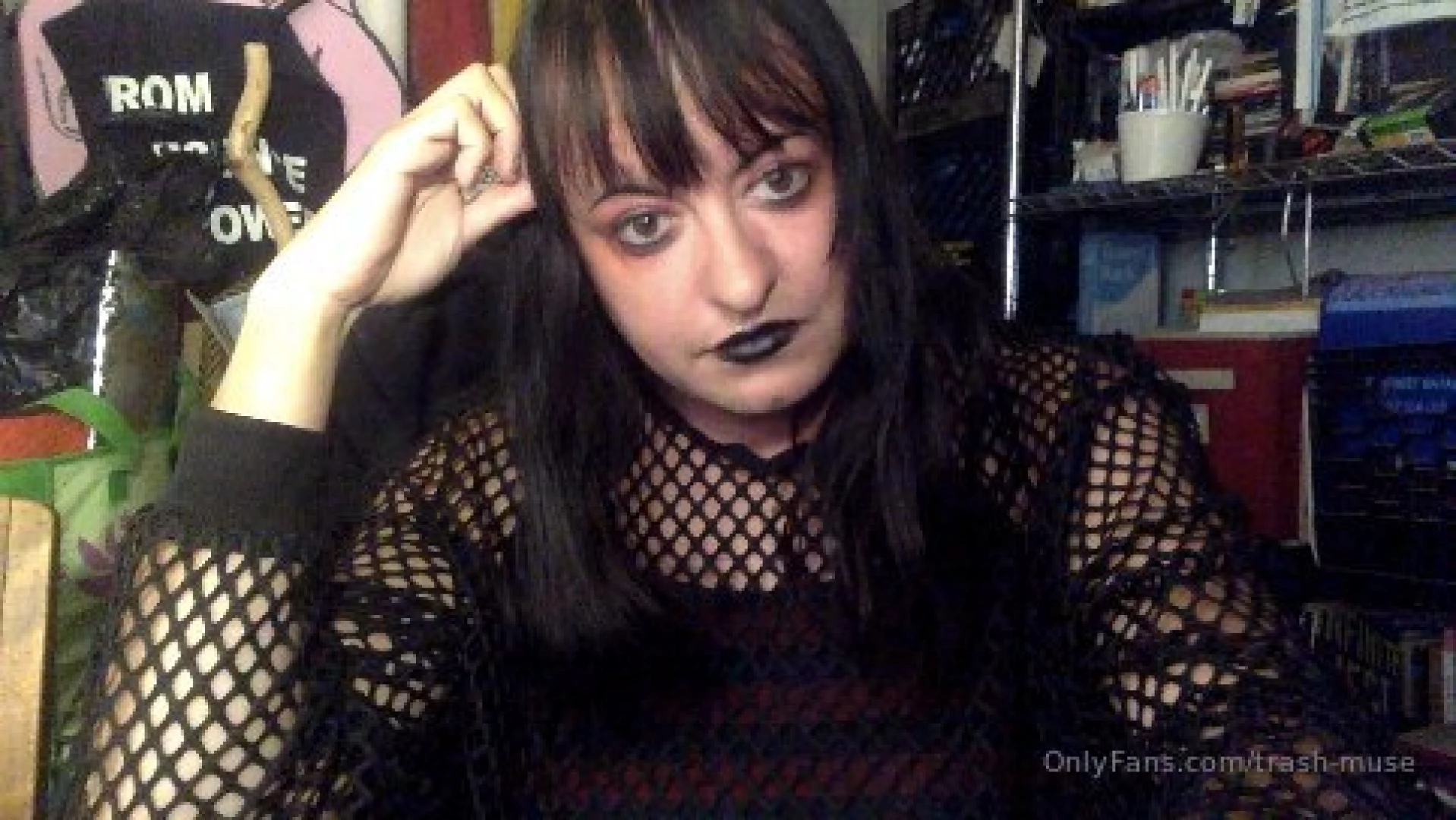 I look so cute doing my live streams link in bio 