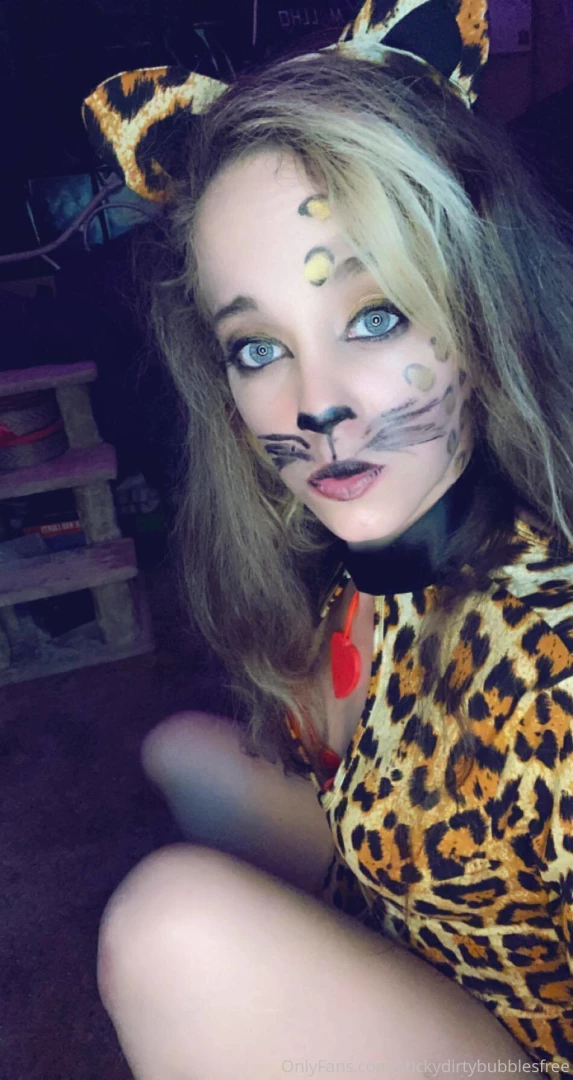 Found leopard bubbles in her natural habitat she must be in heat 