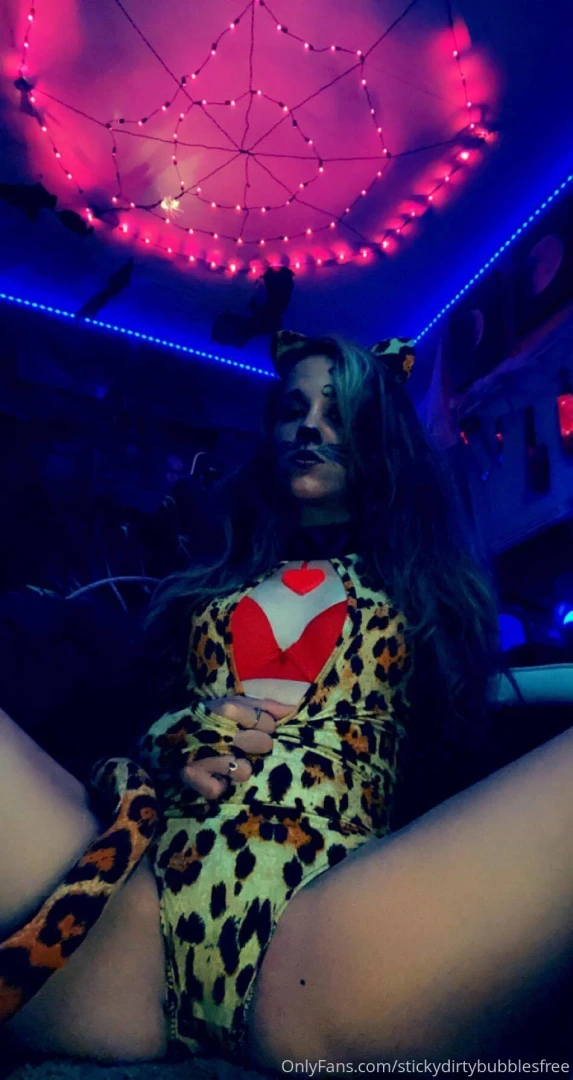 Found leopard bubbles in her natural habitat she must be in heat part 2 