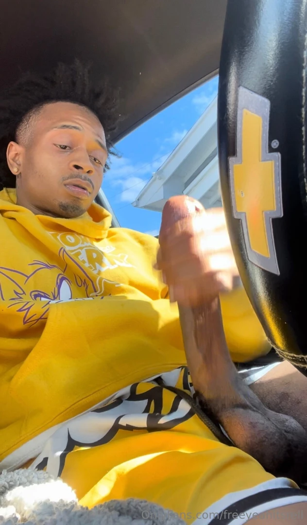 It felt so good outside i got so horny i had to bust a big cumshot 