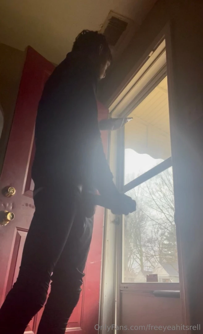 I busted a big cumshot right infront of my next door neighbors they 