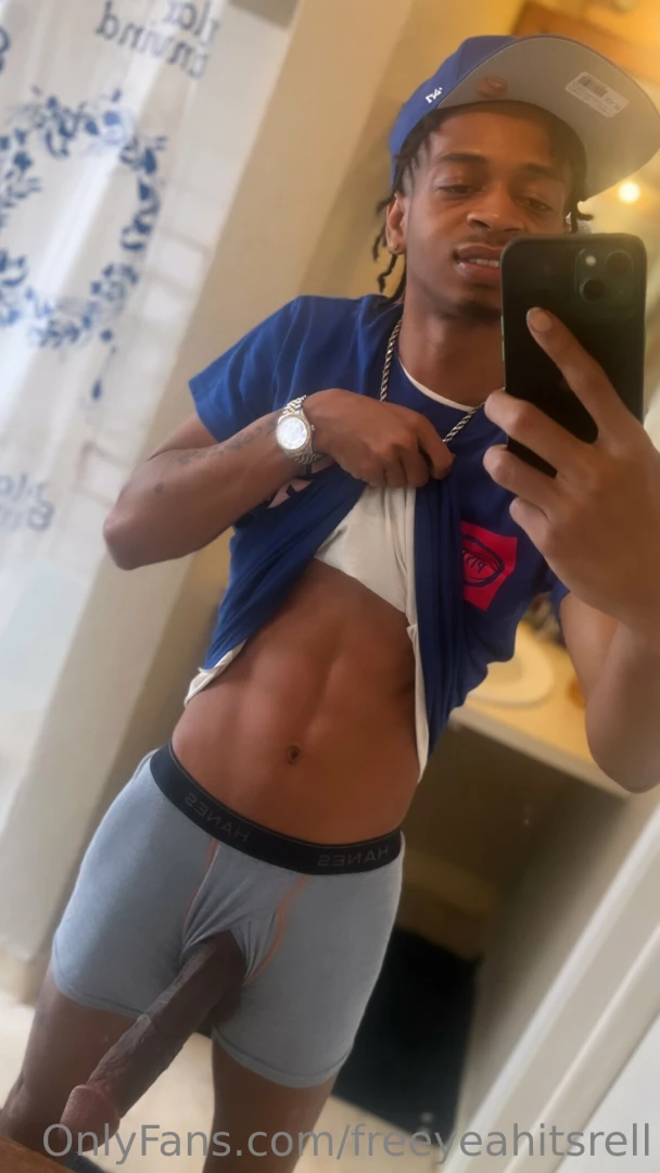 My dick so long rn who can deepthroat me click and see send tips 