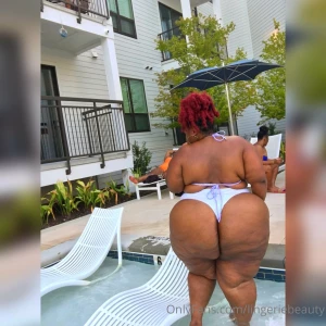 You see me at the pool what you doing