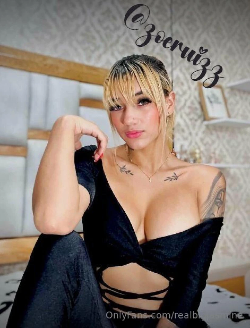 Zoeruizz take a good look at this sexy body wanna see a little more part 21 