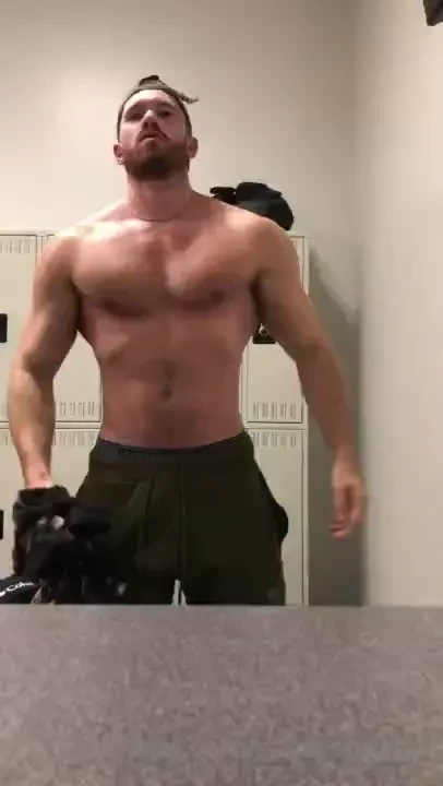 A lil gym locker room flexing 