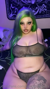 I m sick tell me how pretty i am and compliment me for getting work