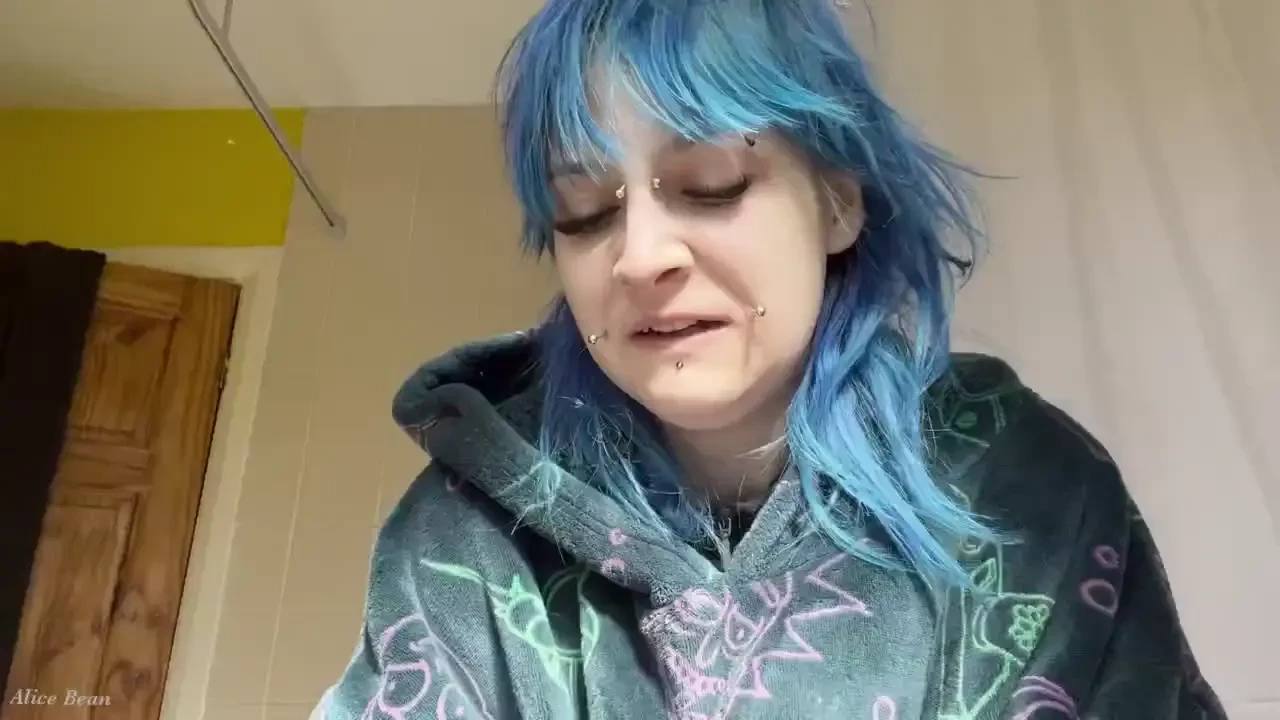 Hay-fever honks- allergy attack i can t stop sneezing and honking into 