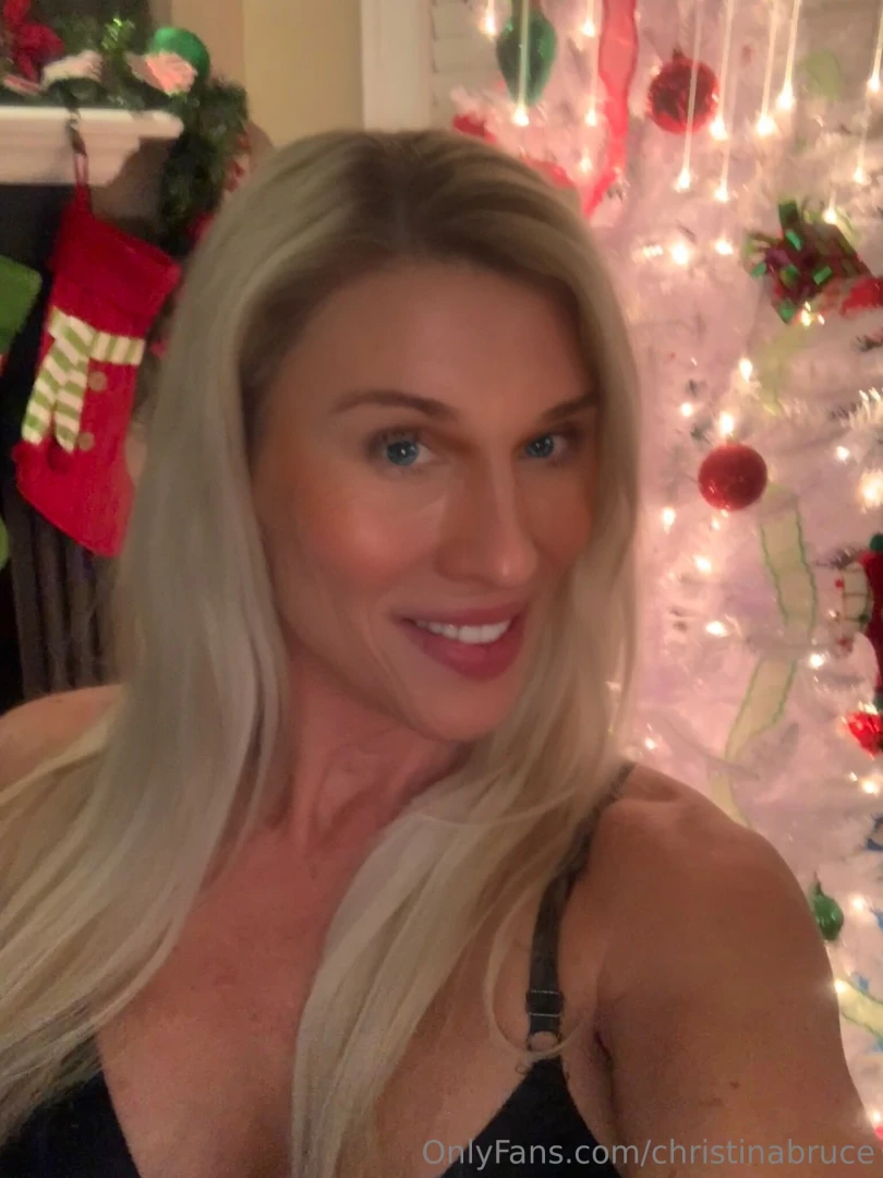 Tis the season to be fabulous rocking my blonde hair and feeling 