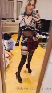 How du u like my halloween outfit