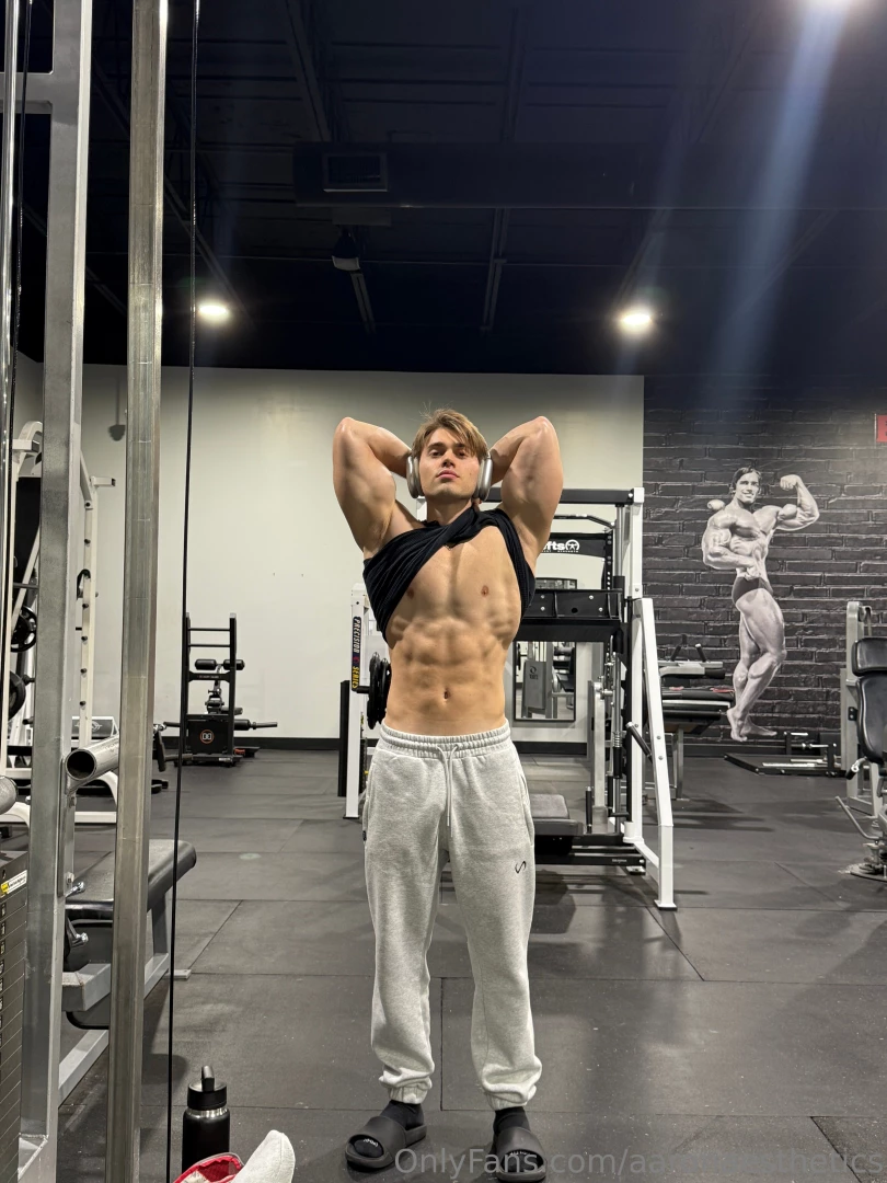 Hands behind the head 