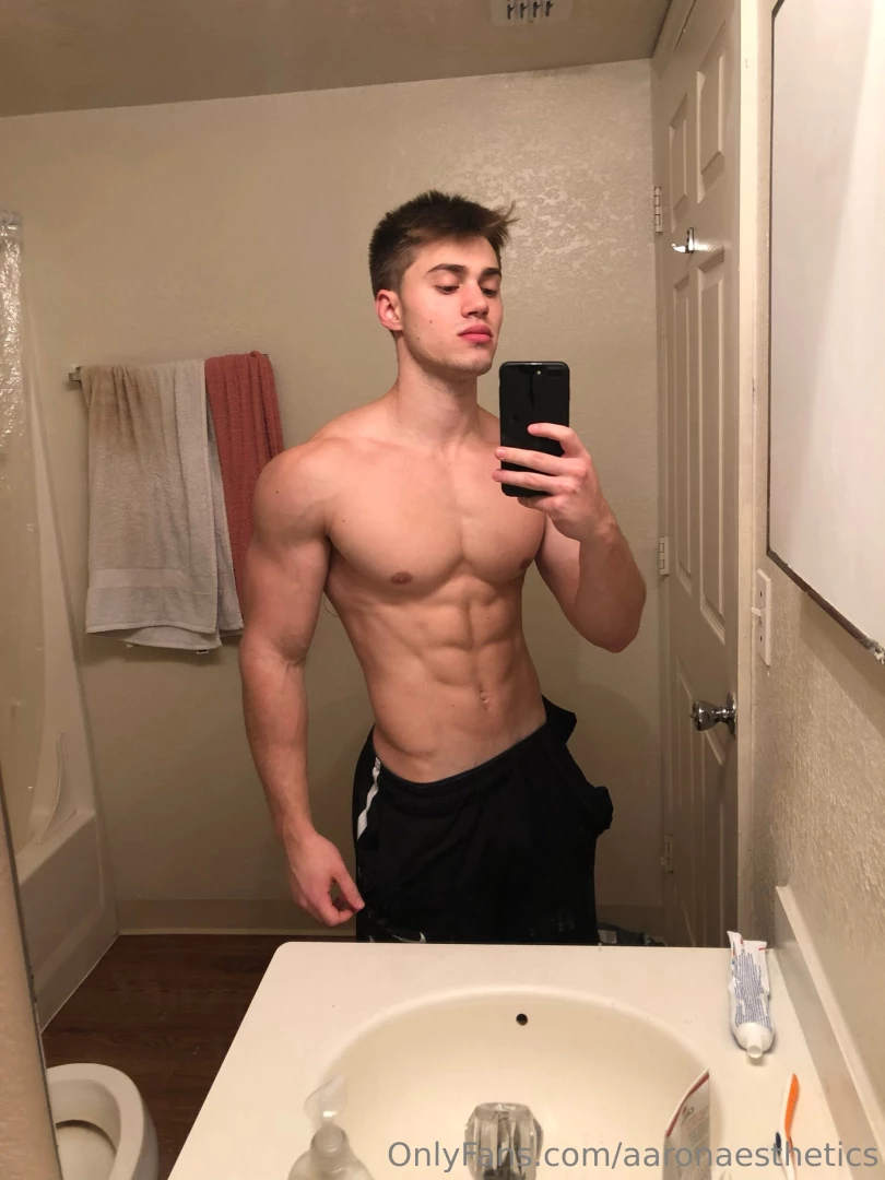 Throwback to being a lean bean amp clean shaven 