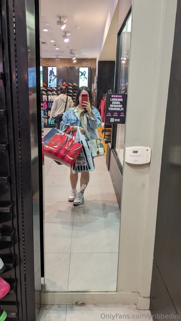 A fan took sent me on a shopping spree today here are some pics of the 