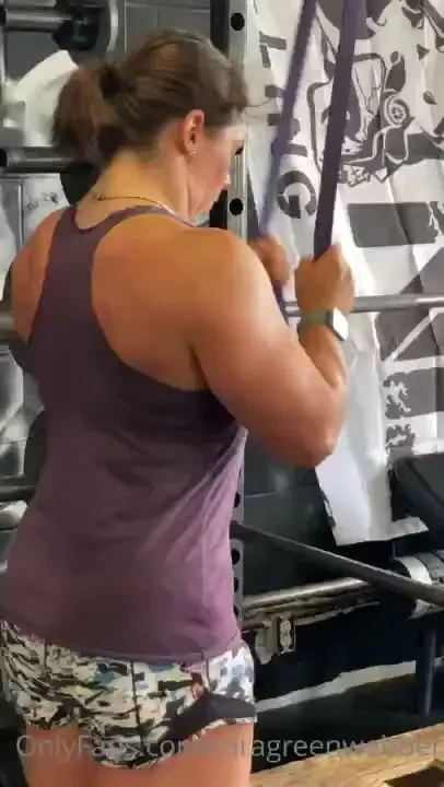 Finishing off 150 tricep press downs with a light band 