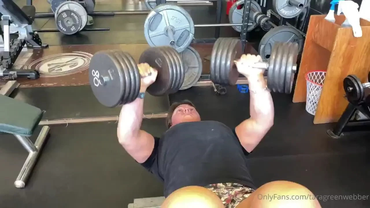 Repping our some db bench gotta make some more chest gains 